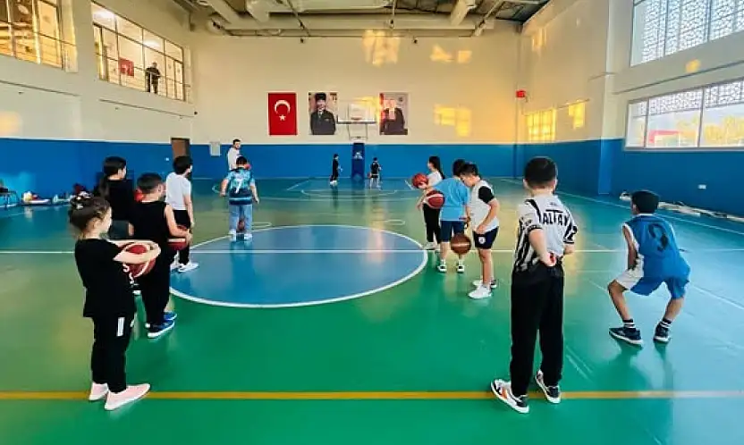 Ödemiş Gençlik Merkezi'nde Basketbol Eğitimi Devam Ediyor