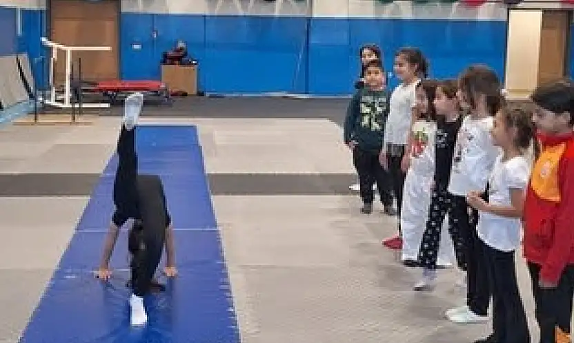 Ödemiş Gençlik Merkezi'nde Cimnastik Eğitimiyle Esneklik ve Eğlence Bir Arada
