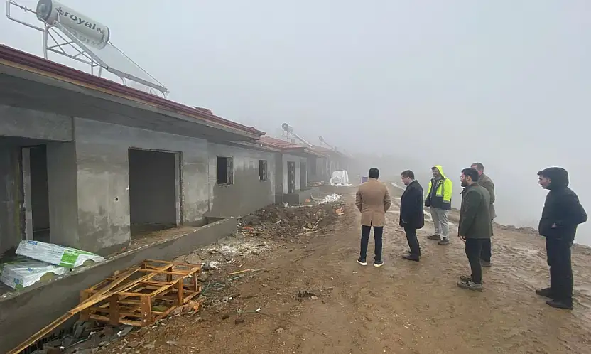 ÖDEMİŞ KAYMAKAMI YANGIN MAĞDURU MAHALLELERDE İNCELEMELERDE BULUNDU