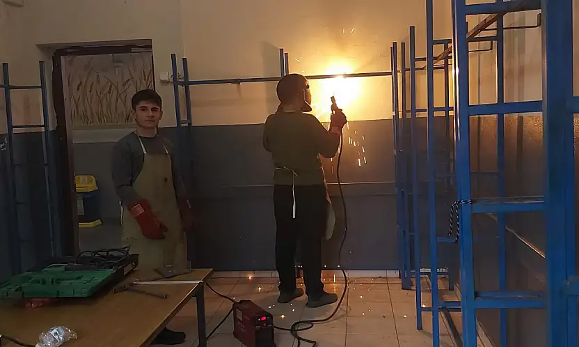 Ödemiş Mesleki Ve Teknik Anadolu Lisesi Kütüphanesi Yenileniyor