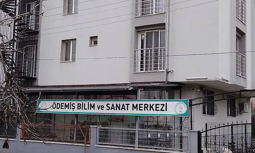 ÖDEMİŞ ÖĞRENCİLERİNDEN ULUSLARARASI BİLİM VE SANAT KONGRESİNDE TARİHİ BAŞARI