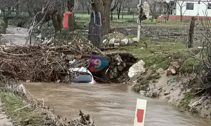 Ödemiş Subatan Yaylası'nda araç dereye uçtu