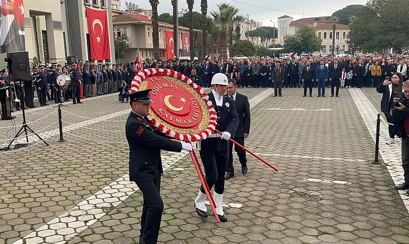 ÖDEMİŞ'TE 10 KASIM ATATÜRK'Ü ANMA PROGRAMI HÜKÜMET KONAĞI ÖNÜNDE BAŞLADI