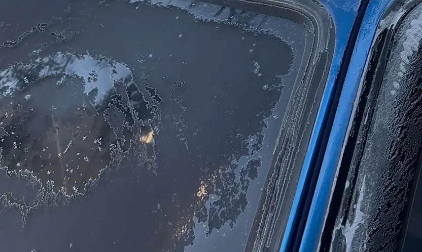 ÖDEMİŞ'TE ARAÇLAR DONDU