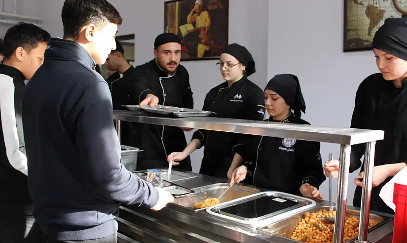 ÖDEMİŞ'TE OKULLARDA BAKIM VE BOYAMA