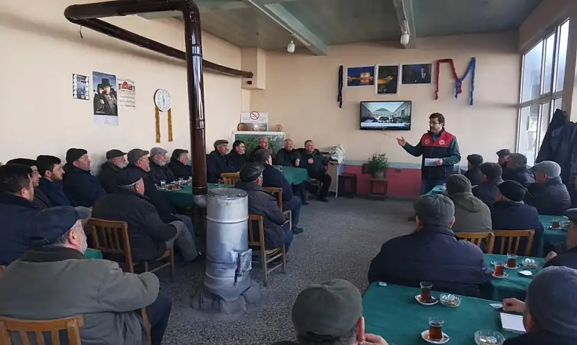 ÖDEMİŞ'TE ÜRETİCİLERE SAHADA BİLGİLENDİRME ÇALIŞMASI