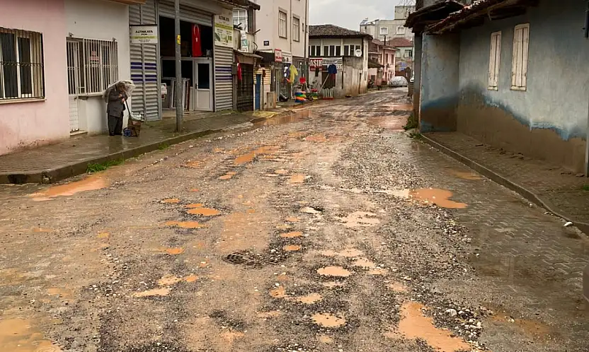 Ödemiş Umurbey Mahallesi'nde 21. yüzyıla yakışmayan yol tepkisi