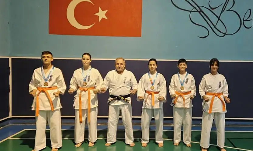 ÖDEMİŞLİ KARATECİLER TÜRKİYE ŞAMPİYONASINDAN MADALYALARLA DÖNDÜ