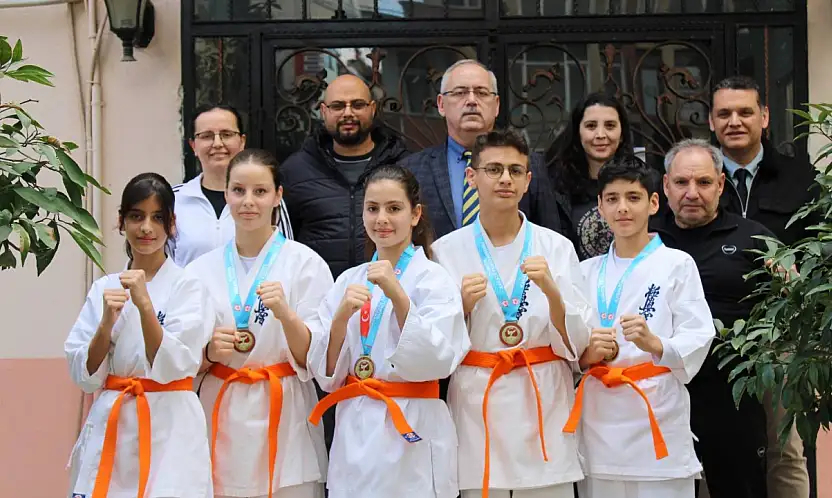 ÖDEMİŞLİ KARATECİLERDEN İLÇE MİLLİ EĞİTİM MÜDÜRLÜĞÜ'NE ZİYARET