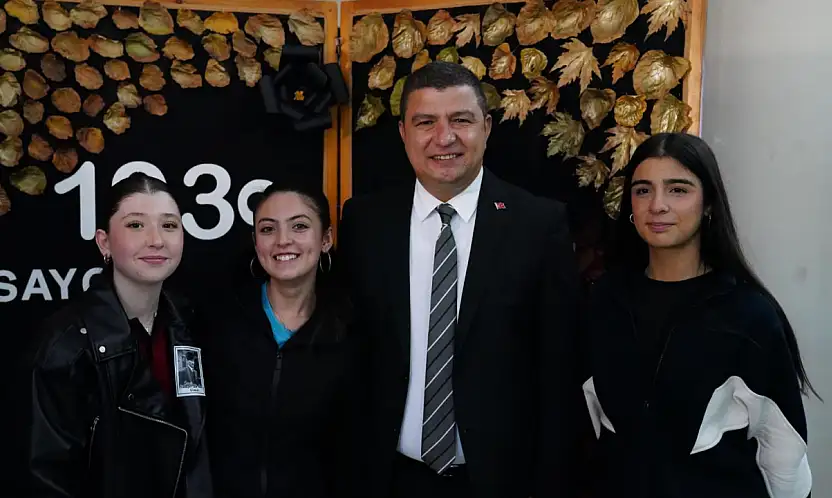 Öğrencilerin performansı ayakta alkışlandı