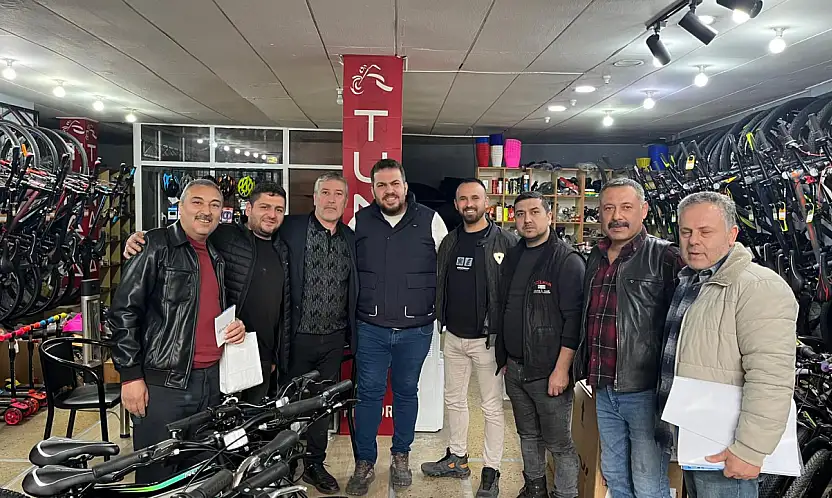 PAZAR GÜNÜ DE SAHADA: HAKAN GÜÇLÜ DURMADAN DİNLİYOR