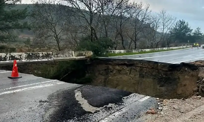 Selçuk – Ortaklar yolu çökünce ulaşım durdu