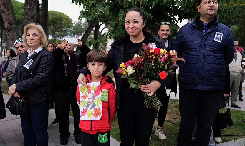 Sirenler Çaldı, Ata'ya Saygı Nöbeti Başladı