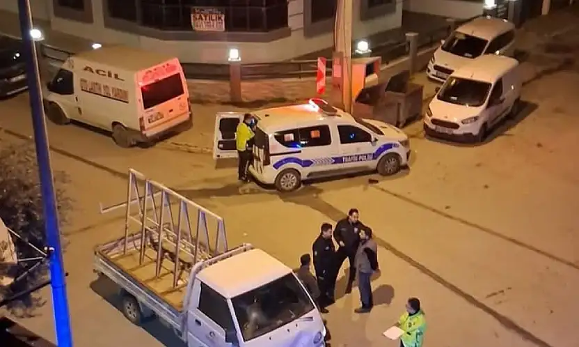 SÜLEYMAN DEMİREL MAHALLESİ'NDE TRAFİK ENDİŞESİ: MAHALLELİ KASİS İSTİYOR