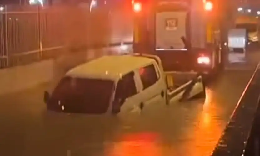 Suyla dolan alt geçitte mahsur kalan sürücü hayatını kaybetti