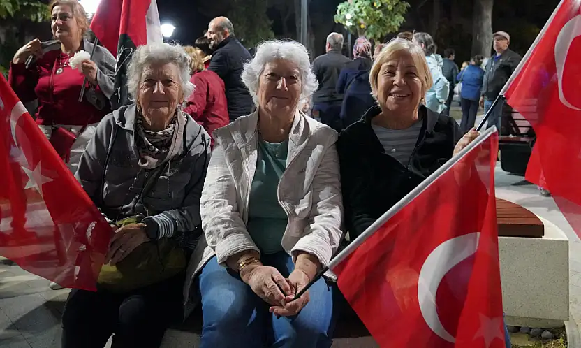 Tire'de Cumhuriyet Coşkusu Fener Alayı ile Zirveye Çıktı