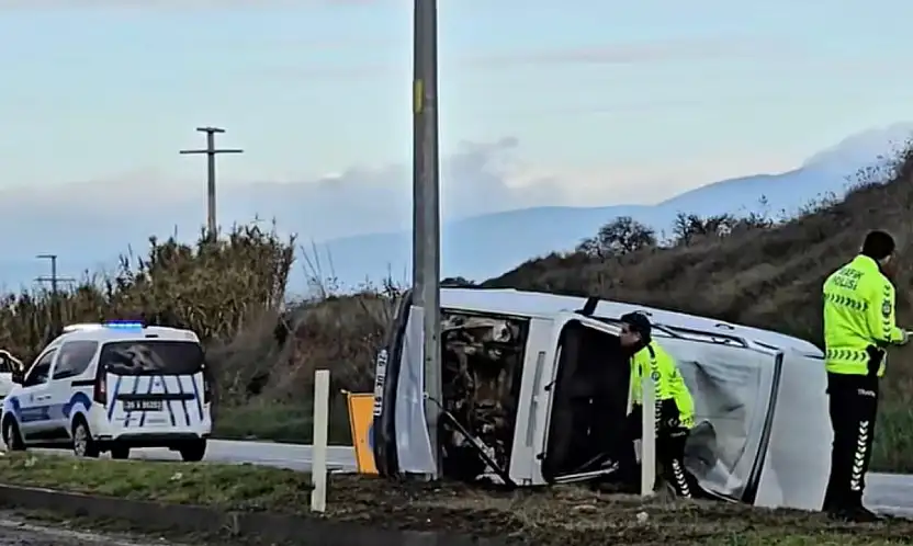 TİRE'DE OTOMOBİL TAKLA ATTI: 1 KİŞİ YARALANDI