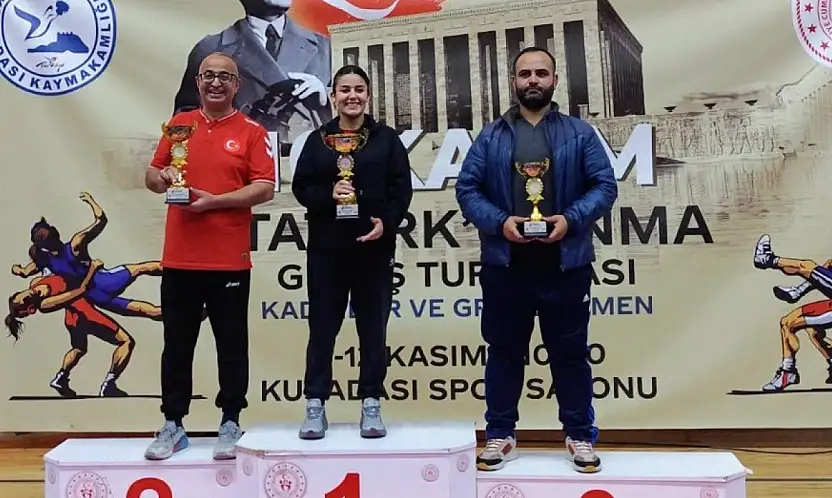 Tireli Güreşçiler Kuşadası'ndan Madalyalarla Döndü