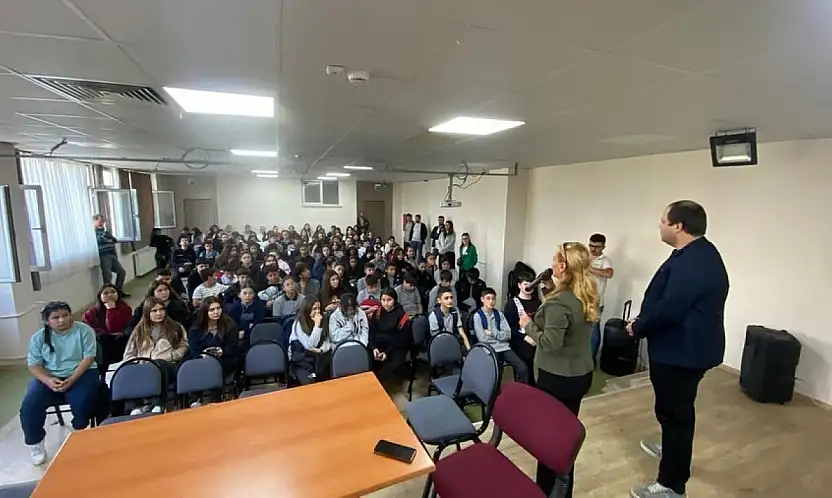 Ülkü Ocakları'ndan Ödemiş'te Öğrencilere Tanıtım Etkinliği