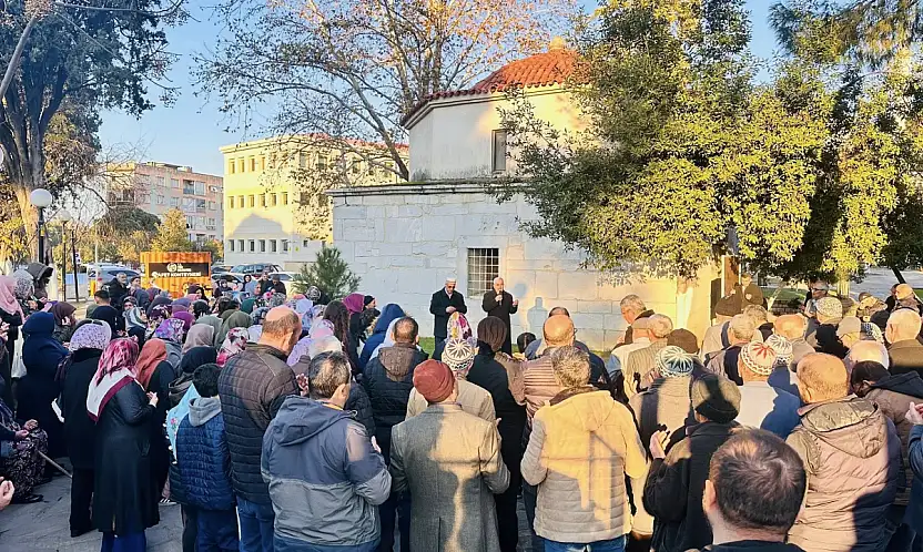 UMRECİLER TİRE'DEN DUALARLA UĞURLANDI