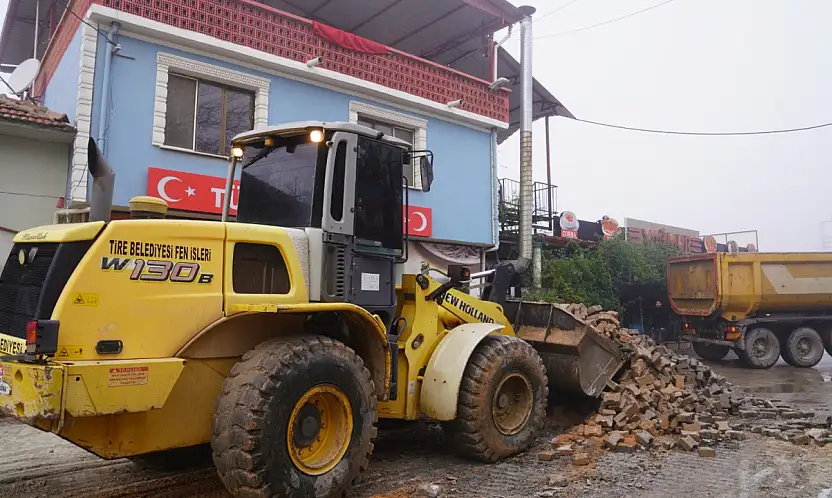 YENİÇİFTLİK'TE BEKLENEN YOL YENİLEME ÇALIŞMASI BAŞLADI