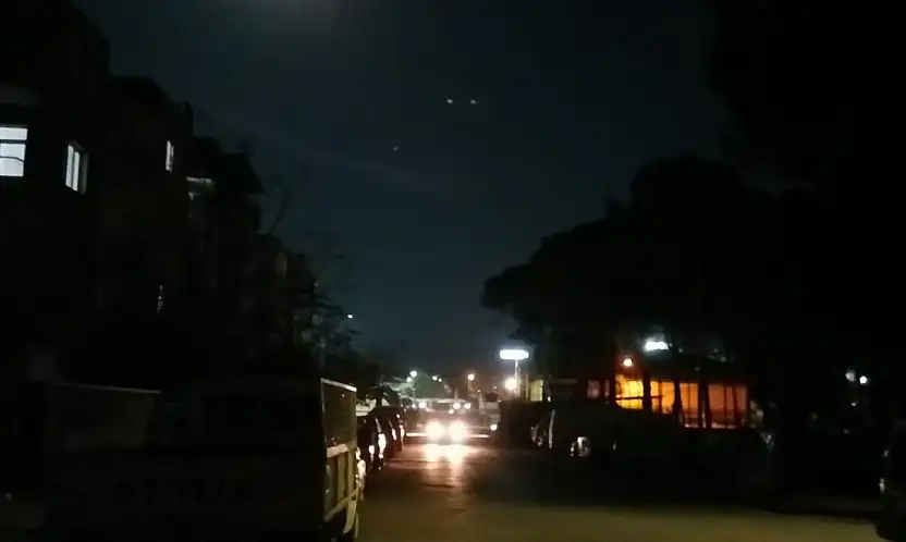 ZAFER MAHALLESİ'NDE BİR HAFTADIR KARANLIK HAKİM! VATANDAŞLAR TEPKİLİ